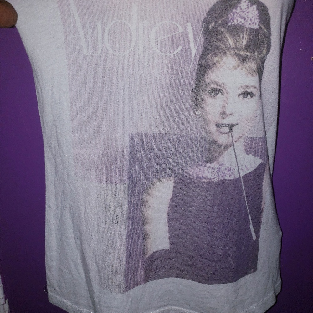BREAKFAST AT TIFFANYS TANK - Picture 4 of 6